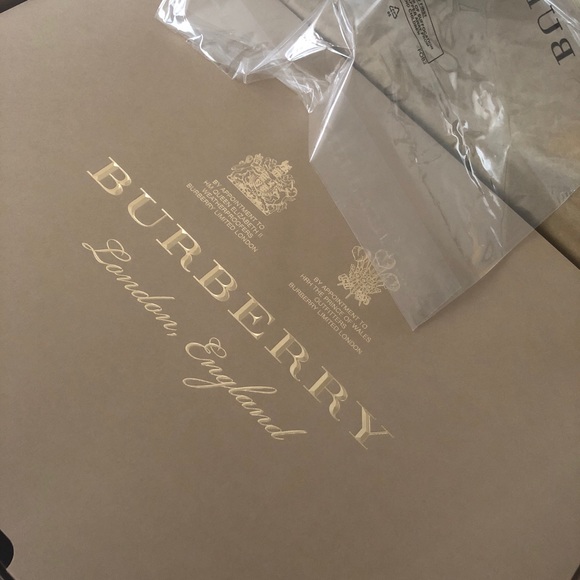 Burberry Polo - Picture 6 of 7